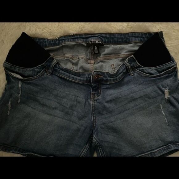 Women’s Maternity Stretch Jean shorts size XL by Indigo Blue - Picture 3 of 6